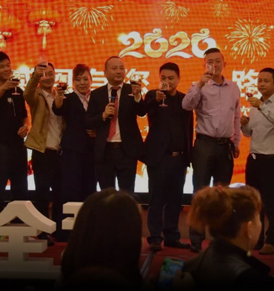 鑫全利激光捐助容桂高黎社區(qū)重陽(yáng)敬老活動(dòng)并獲贈(zèng)牌匾！